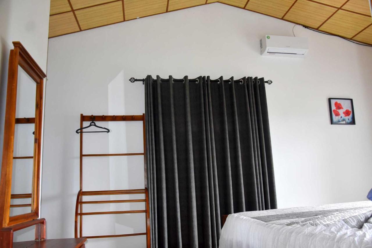 Hotel H2O Gampola Exteriör bild