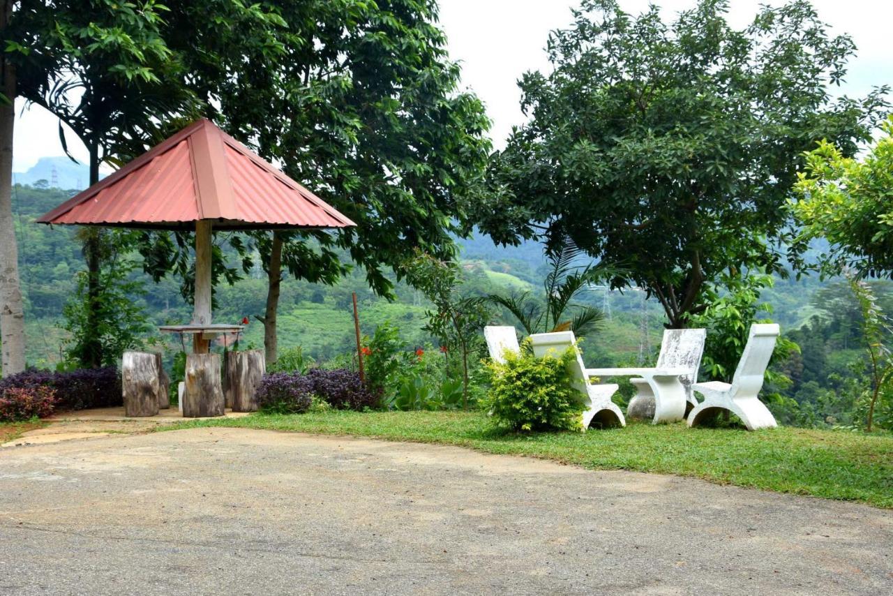 Hotel H2O Gampola Exteriör bild