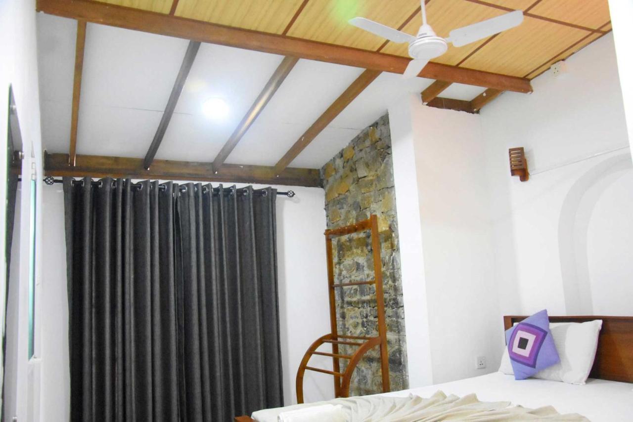 Hotel H2O Gampola Exteriör bild